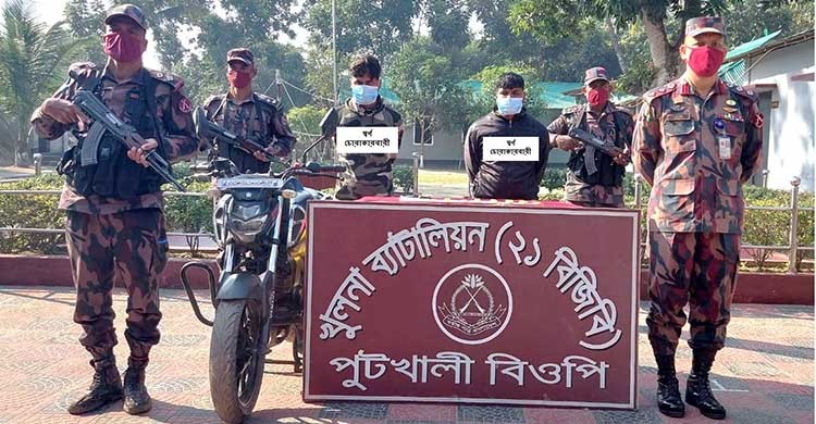 বিজিবি'র অভিযানে স্বর্ণের বারসহ পাচারকারী চক্র আটক বিজিবি'র অভিযানে স্বর্ণের বারসহ পাচারকারী চক্র আটক