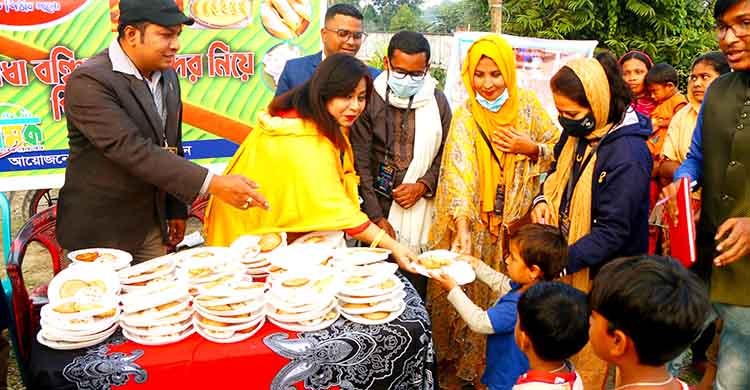 শিক্ষার্থীদের হাত খরচের টাকায় পথশিশুদের নিয়ে পিঠা উৎসব শিক্ষার্থীদের হাত খরচের টাকায় পথশিশুদের নিয়ে পিঠা উৎসব