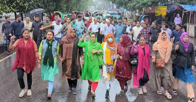 রিজভীর নেতৃত্বে বৃষ্টিতে ভিজে বিএনপির মিছিল রিজভীর নেতৃত্বে বৃষ্টিতে ভিজে বিএনপির মিছিল