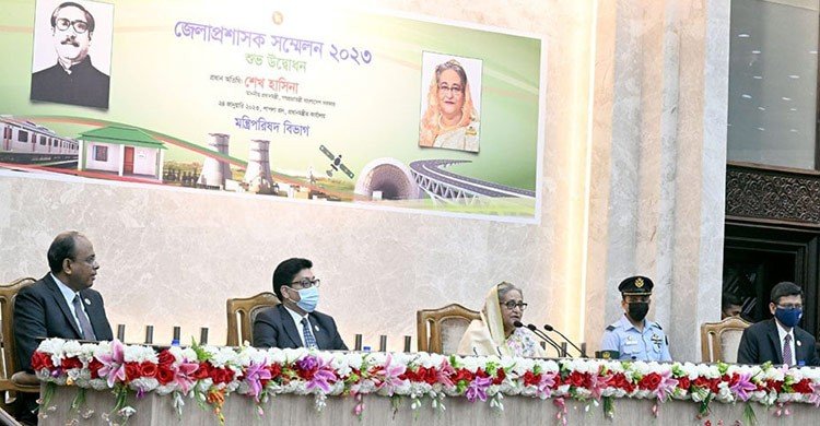 ডিসিদের প্রতি ২৫ নির্দেশনা প্রধানমন্ত্রীর