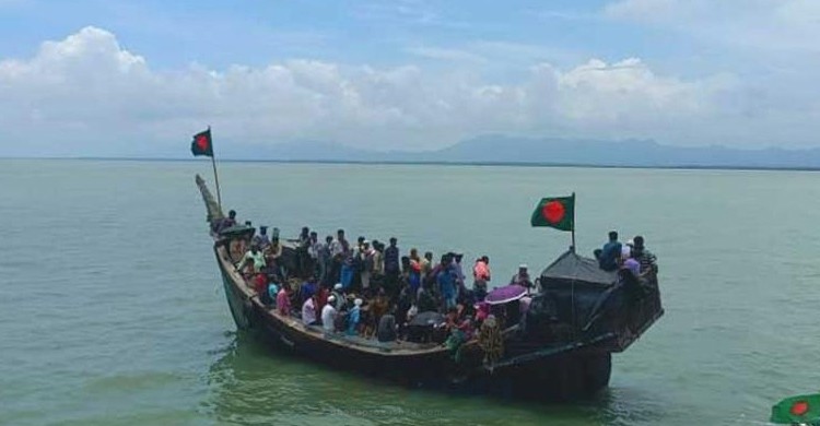 সেন্টমার্টিনে যাত্রীবাহী ট্রলারে মিয়ানমার থেকে গুলি সেন্টমার্টিনে যাত্রীবাহী ট্রলারে মিয়ানমার থেকে গুলি