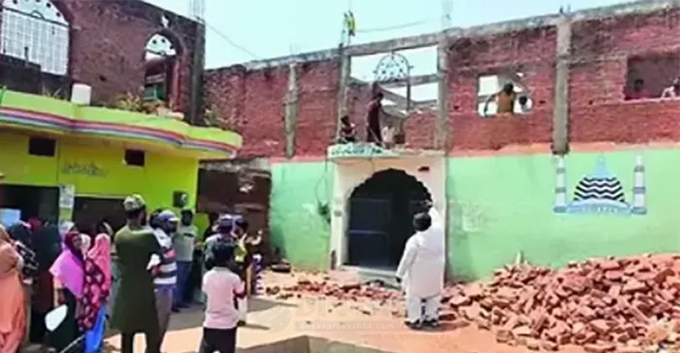 ভারতে ওয়াকফ আইন পাস হওয়ার পর প্রথম পদক্ষেপ: মধ্যপ্রদেশে বুলডোজারে গুঁড়িয়ে দেওয়া হলো মাদ্রাসা ভারতে ওয়াকফ আইন পাস হওয়ার পর প্রথম পদক্ষেপ: মধ্যপ্রদেশে বুলডোজারে গুঁড়িয়ে দেওয়া হলো মাদ্রাসা