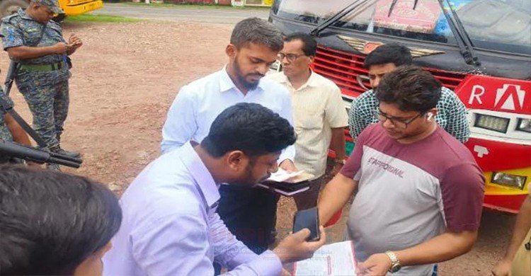 বাসে অতিরিক্ত ভাড়া আদায়ে বরিশালে ৭৪ হাজার টাকা জরিমানা