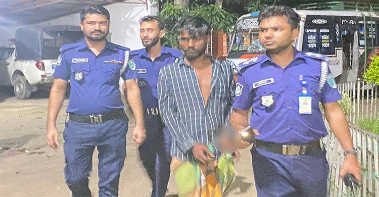 চলন্ত বাসে কলেজছাত্রীকে সংঘবদ্ধ ধর্ষণ, চালক আটক