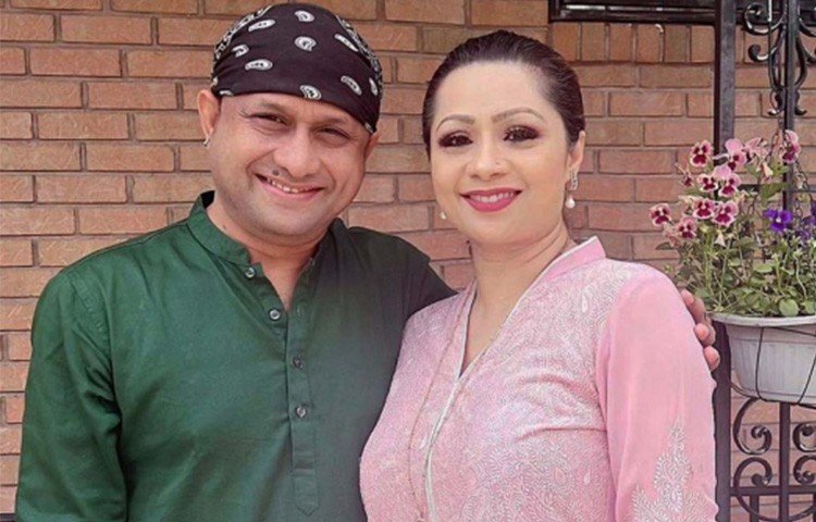 সূত্র আরও জানায়, বিয়ের পর টুটুল তার স্ত্রী সোনিয়ার কাছে ব্যবসার কথা বলে টাকার জন্য বারবার চাপ দেন। এতে সোনিয়ার মনে সন্দেহ দানা বাধায় টাকা দিতে রাজি হননি। এরপর টুটুল কাউকে কিছু না বলেই ১ আগস্ট বাসা থেকে উধাও হয়ে যান। এখন দুজনের মধ্যে যোগাযোগও নেই।
