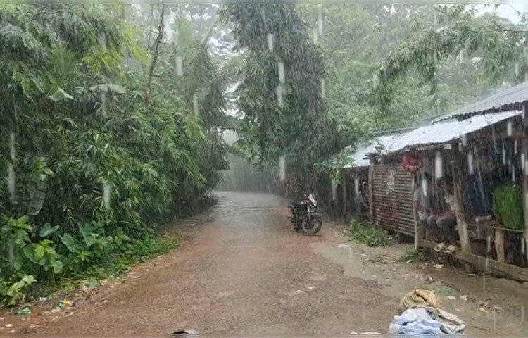 সদর উপজেলার পানি পরিমাপক মাহাতাব হোসেন জানান, মঙ্গলবার খাকদোন নদীর পানি বিপৎসীমার ৩৩ সেন্টিমিটার উপরে রয়েছে। যা দুই দিন আগে ছিল ৪০ সেন্টিমিটার।