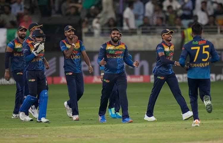 শ্রীলঙ্কার জন্য এই শিরোপাটি ছিল যেন বহুল কাঙ্খিত। প্রথমে করোনা, পরে দেশের রাজনৈতিক অস্থিরতার কারণে স্বাগতিক হওয়ার পর একান্ত ইচ্ছে থাকা সত্তেও আয়োজন করতে পারেনি। স্থানান্তরিত হয় মরুর বুকে। এই শিরোপা তাই তাদের দুর্দশায় থাকা জনগনের জন্য এক পশলা শান্তির বৃষ্টি এনে দেবে।