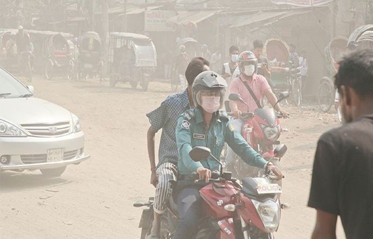 ধুলায় নাকাল নগরবাসী