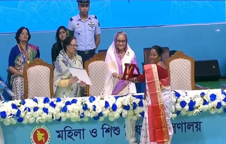 পাঁচ নারীকে রোকেয়া পদক দিলেন প্রধানমন্ত্রী
