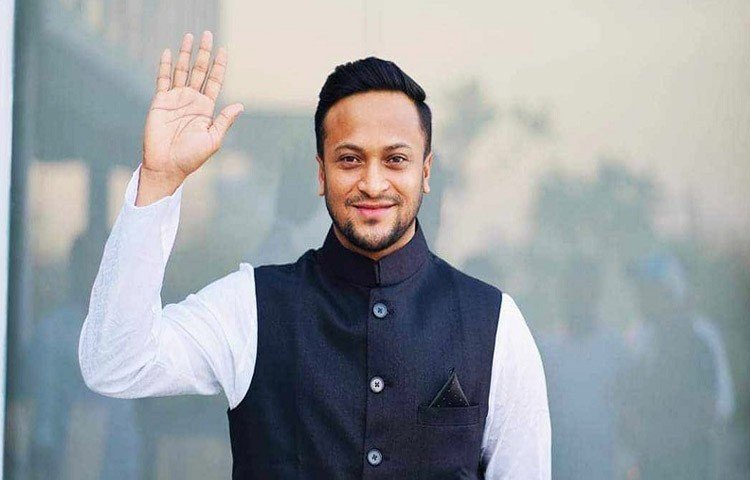 কিন্তু যা খবর জানা যাচ্ছে, তাতে এতটুকু নিশ্চিত, সাকিব আপাতত দেশে ফিরছেন না। অন্তত সেপ্টেম্বর-অক্টোবরে ভারতের মাটিতে সিরিজ শেষ হওয়ার আগ পর্যন্ত তিনি দেশে ফিরছেন না, এটা বোঝা যাচ্ছে।