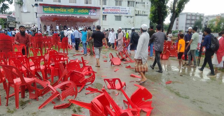 ‘জয় বাংলা’ স্লোগান দিয়ে গোপালগঞ্জে এনসিপির সমাবেশ মঞ্চে হামলা