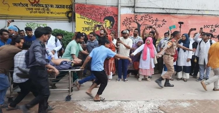 বিমান দুর্ঘটনায় নিহতের সংখ্যা বেড়ে দাঁড়াল ১৯ জন, বহু প্রাণহানির শঙ্কা