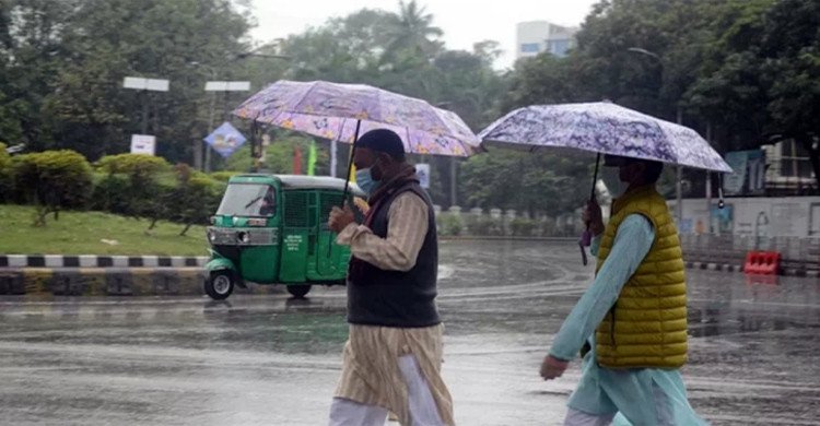 রাজধানীতে গুঁড়িগুঁড়ি বৃষ্টি, জনজীবনে মিলেছে স্বস্তি
