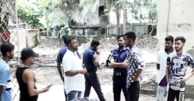 নিজের ছোঁড়া বোমা বিস্ফোরিত হয়ে নিহত ডাকাত, গণপিটুনিতে আহত ২