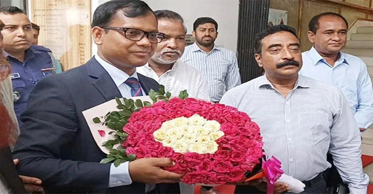 দায়িত্ব গ্রহণ করলেন সিলেটের নতুন ডিসি সারওয়ার আলম