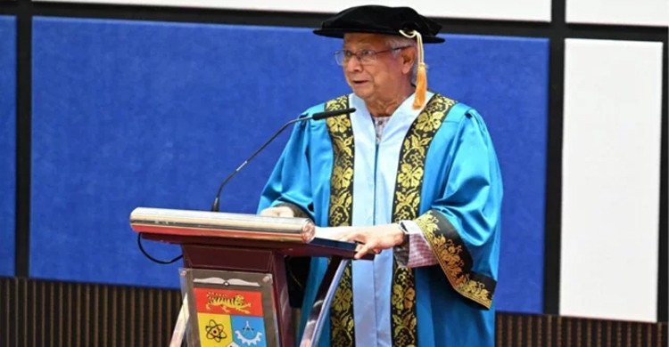 ড. ইউনূসকে সম্মানসূচক ডক্টরেট ডিগ্রি দিলো ইউকেএম