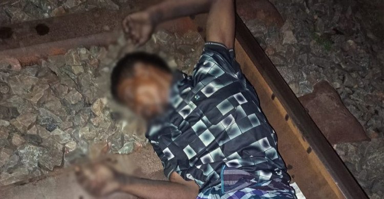 চুয়াডাঙ্গার আলমডাঙ্গায় চলন্ত ট্রেনে কাটা পড়ে এক ব্যক্তির মৃত্যু