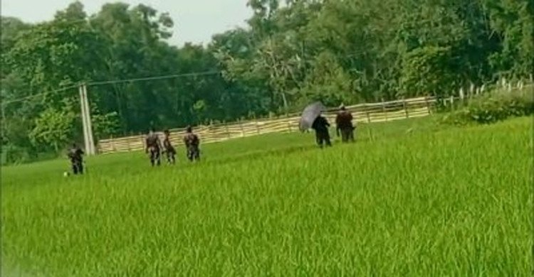 দিনাজপুরে সীমান্তে বেড়া দিয়েছে বিএসএফ, কড়া প্রতিবাদ বিজিবির