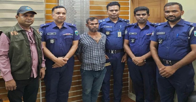 বগুড়ায় আদালত থেকে পালানো আসামি গ্রেফতার, দায়িত্বে অবহেলায় ৬ পুলিশ প্রত্যাহার