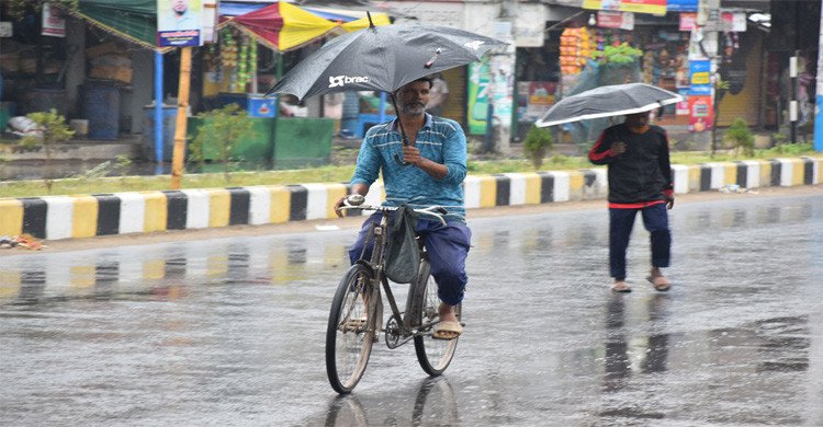 হালকা বৃষ্টির সম্ভাবনা ঢাকায়, তবে কমছে না গরম 