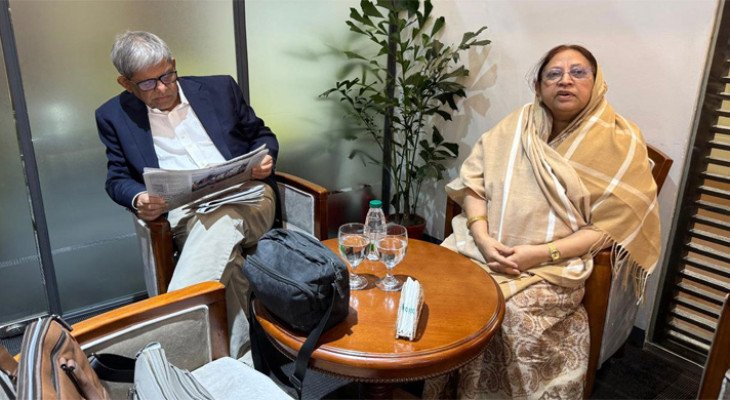সহধর্মিণীর চিকিৎসার জন্য সিঙ্গাপুর গেলেন মির্জা ফখরুল 