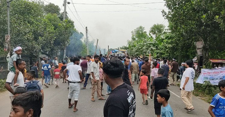 ফরিদপুরে ঢাকা-খুলনা ও ঢাকা-বরিশাল মহাসড়ক অবরোধ, বন্ধ যান চলাচল