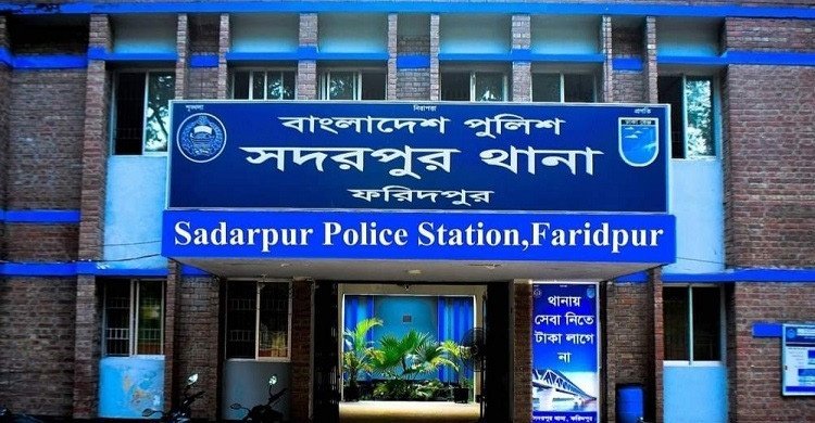পাঁচ বছরের ছেলের গলা কাটার পর অন্তঃসত্ত্বা মায়ের আত্মহত্যা 
