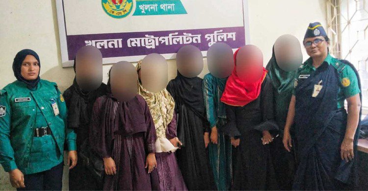 খুলনায় আবাসিক হোটেলে অসামাজিক কার্যকলাপ, ৯ তরুণ-তরুণী আটক