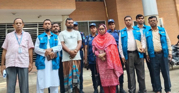 বেনাপোল কাস্টমসে দুদকের অভিযান, ঘুষের টাকাসহ রাজস্ব কর্মকর্তা ও সহযোগী আটক