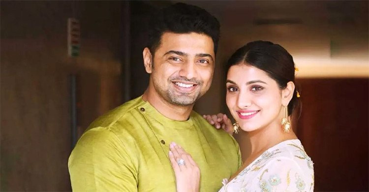 দেব-রুক্মিণীর সম্পর্কে আবারও ফাটল? কেন এই গুঞ্জন?