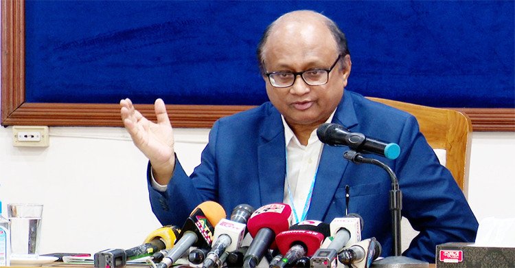 শেখ হাসিনাকে ফেরাতে রেড নোটিশ জারির পদক্ষেপ নেয়া হয়েছে: দুদক চেয়ারম্যান