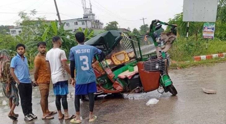 গাজীপুরে ট্রাকচাপায় অটোরিকশার ২ যাত্রী নিহত, আহত একই পরিবারের ৩ জন