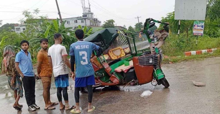 গাজীপুরে ট্রাকচাপায় অটোরিকশার ২ যাত্রী নিহত, আহত একই পরিবারের ৩ জন