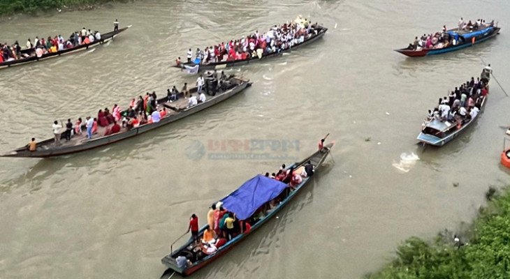 নওগাঁয় প্রতিমা বিসর্জনের সময় নৌকা থেকে পড়ে কিশোর নিখোঁজ