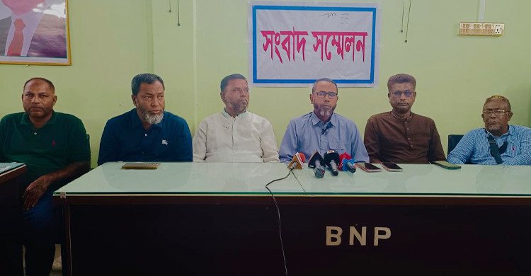 পত্নীতলায় পারিবারিক লেনদেন নিয়ে চাঁদাবাজির অভিযোগ, বিএনপির কড়া প্রতিক্রিয়া