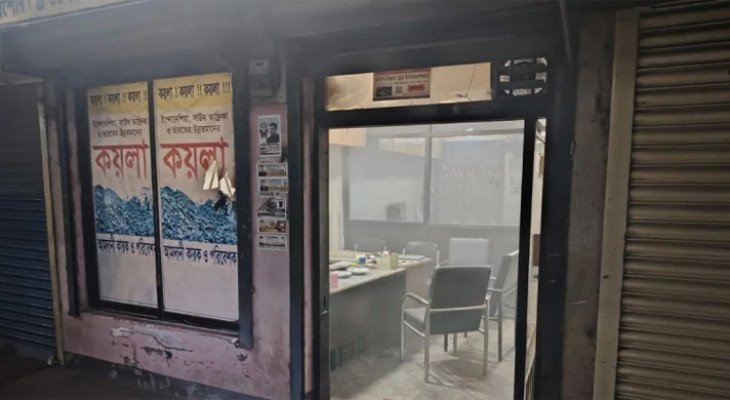 নওয়াপাড়ায় ‘চাঁদা না পেয়ে’ দুই ব্যবসা প্রতিষ্ঠানে বোমা হামলা, আহত ৩