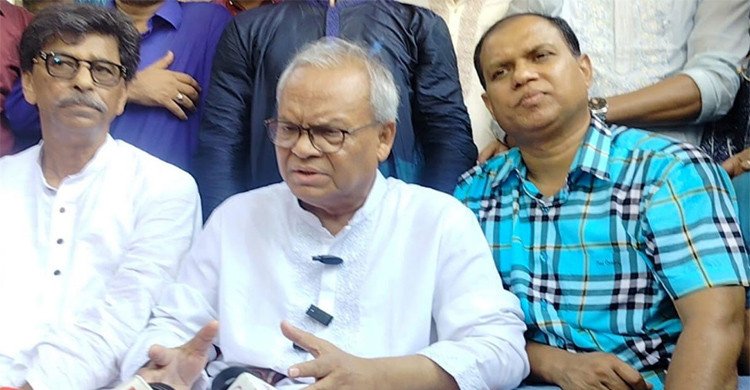 আমরা গণতন্ত্রের সুবাতাস বইয়ে দেওয়ার জন্য কাজ করছি : রিজভী