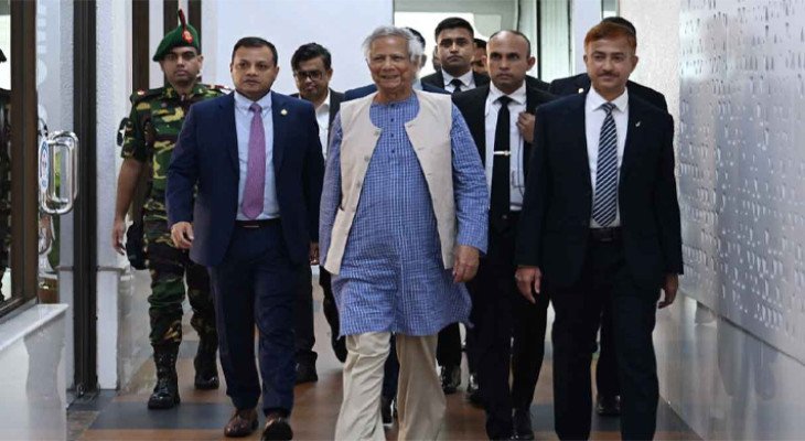 রোম সফর শেষে দেশে ফিরেছেন প্রধান উপদেষ্টা