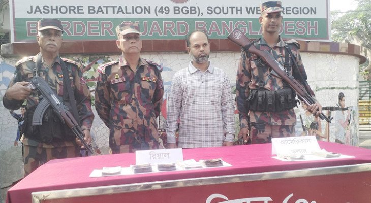 বেনাপোলে সৌদি রিয়াল ও ইউএস ডলারসহ আটক ১