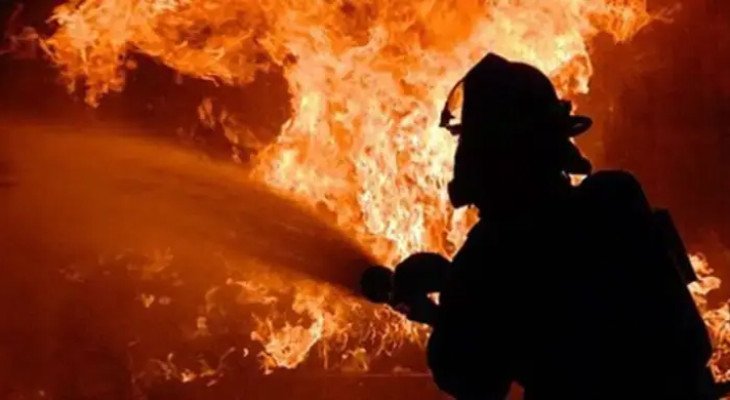 রাজধানীর কারওয়ান বাজারে আগুন, নিয়ন্ত্রণে ৩ ইউনিট