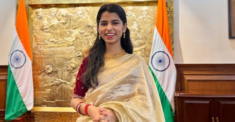 ২৫ বছর বয়সেই বিহারের বিধায়ক হলেন শাস্ত্রীয় সংগীতশিল্পী মৈথিলী ঠাকুর