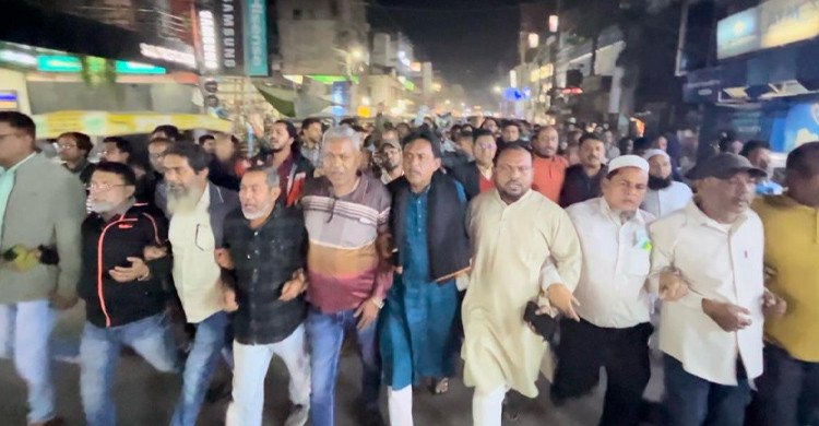 নওগাঁয় বিএনপির বিক্ষোভ মিছিল: আওয়ামী সন্ত্রাসীদের গ্রেফতারের দাবি