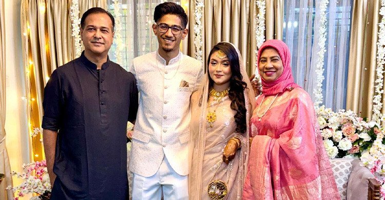 ছোট ছেলের বিয়ের সুখবর জানালেন আসিফ আকবর, পুত্রবধূ ব্রাহ্মণবাড়িয়ার