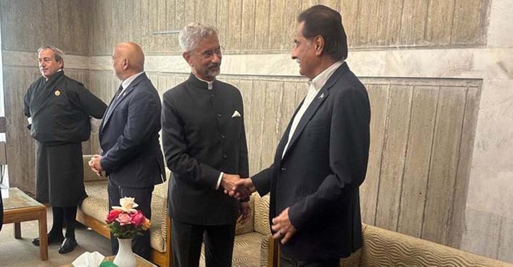 ঢাকায় পাকিস্তানের জাতীয় পরিষদের স্পিকার ও ভারতের পররাষ্ট্রমন্ত্রীর সাক্ষাৎ