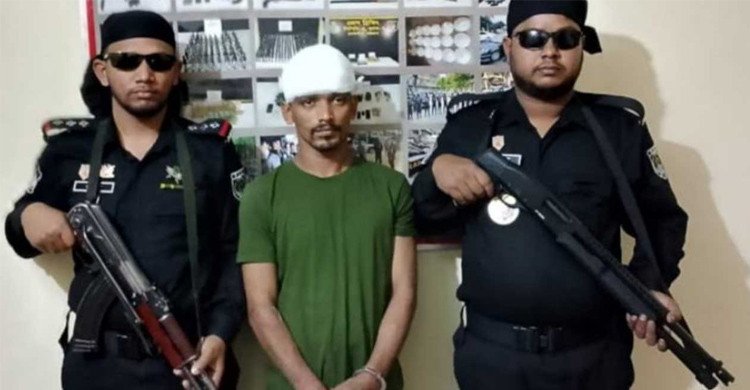 অস্ত্রসহ চট্টগ্রামের ‘শীর্ষ সন্ত্রাসী’ বুইস্যা গ্রেপ্তার