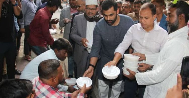 খালেদা জিয়ার সুস্থতা কামনায় দোয়া ও খাবার বিতরণ
