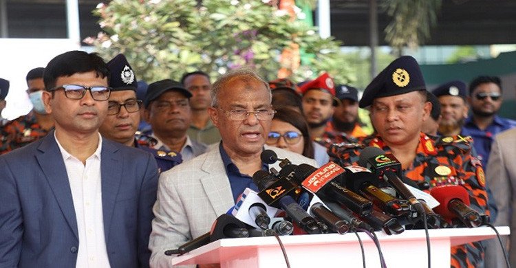 লুট হওয়া অস্ত্র উদ্ধারে সরকারের ব্যর্থতা নেই: স্বরাষ্ট্র উপদেষ্টা