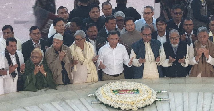 ১৯ বছর পর বাবার কবর জিয়ারত করলেন তারেক রহমান (ভিডিও)