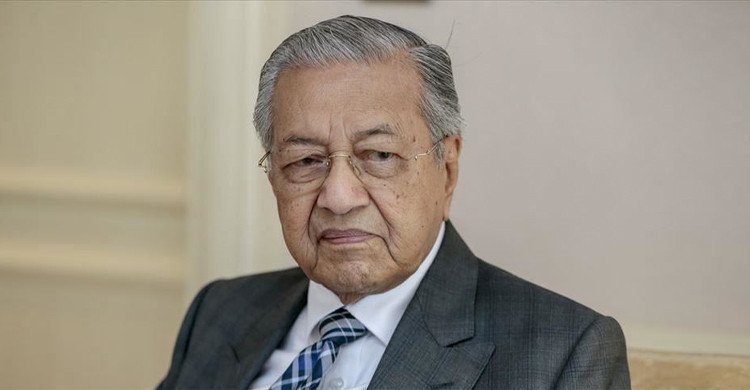 ঘরের মধ্যে পড়ে গেছেন মাহাথির মোহাম্মদ, ভর্তি করা হলো হাসপাতালে