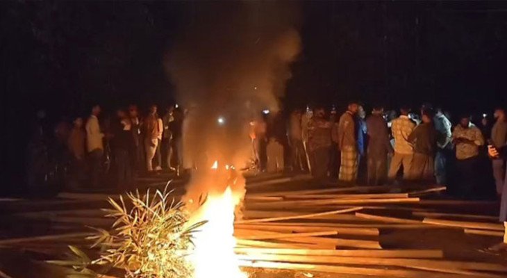 অটোরিকশা চোর ধরা নিয়ে সংঘর্ষ, পুলিশসহ আহত ২৫